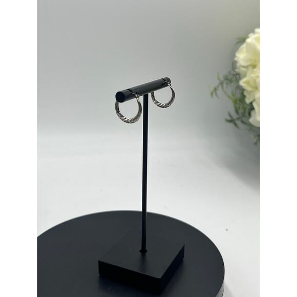 14k White Gold 3mm Crescent Shrimp Small Hoop Earrings .70 grams ZZ JI - Picture 2 of 10